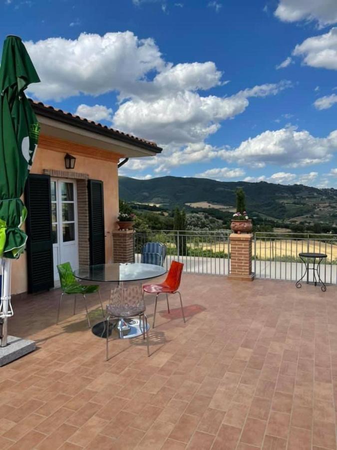 La Posta Di Bacco Apartment Gualdo Cattaneo Luaran gambar