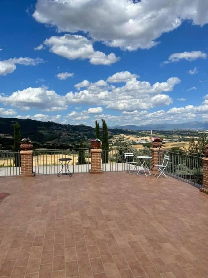 La Posta Di Bacco Apartment Gualdo Cattaneo Luaran gambar