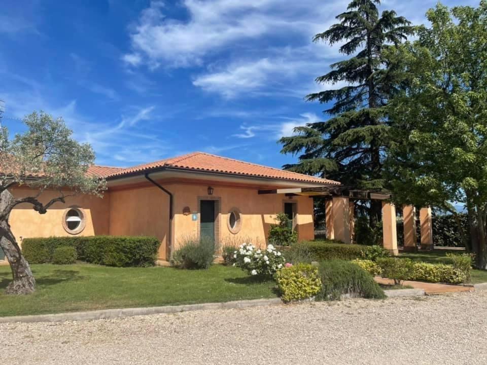 La Posta Di Bacco Apartment Gualdo Cattaneo Luaran gambar