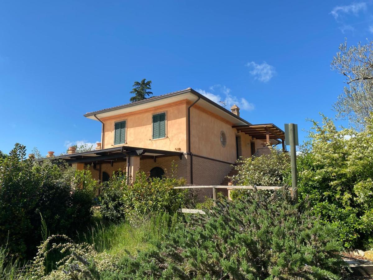 La Posta Di Bacco Apartment Gualdo Cattaneo Luaran gambar