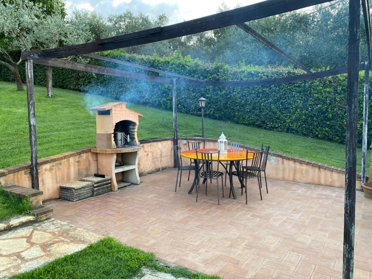 La Posta Di Bacco Apartment Gualdo Cattaneo Luaran gambar